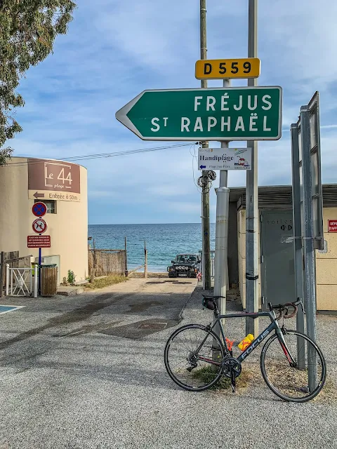 full carbon road bike rental ebike mtb saint maxime saint tropez mandelieu la napoule cannes nice france french coast Côte d'Azur pyrenees provence cycling travel bicycle shop