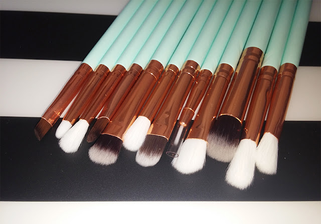 http://www.tosave.com/p/12pcs-Pro-Makeup-Brushes-Set-Foundation-Powder-Eyeshadow-Eyeliner-Lip-Brush-90461.html