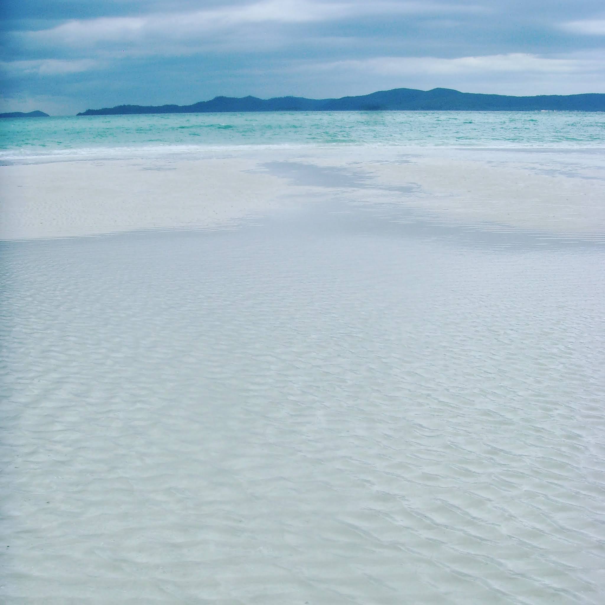 whitehaven beach in australia, a good stop off point on the drive from Sydney to Cains