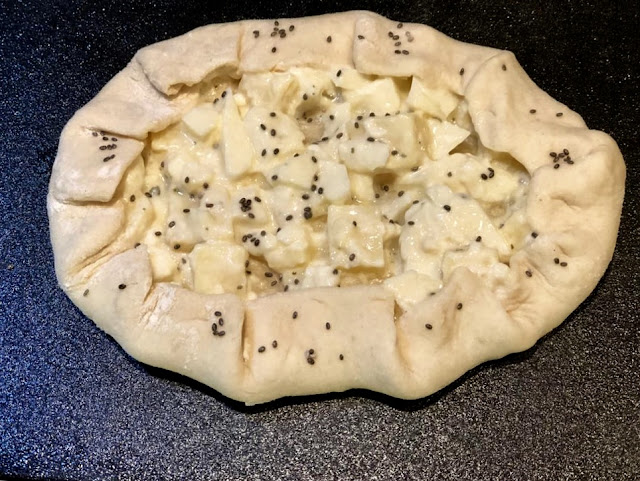 Cheese flatbread (manaeesh)