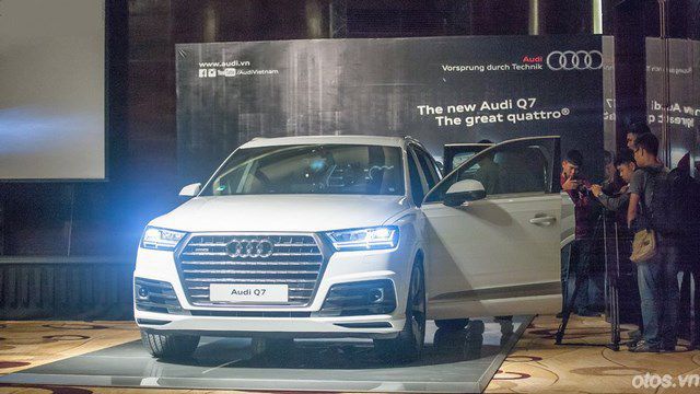 Bộ đôi Audi Q3 và Q7 công bố giá bán tại Việt Nam