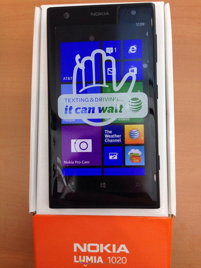 Nokia Lumia 1020 Unboxing1