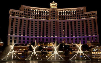 The Bellagio Casino Fountain Show Seen On www.coolpicturegallery.net