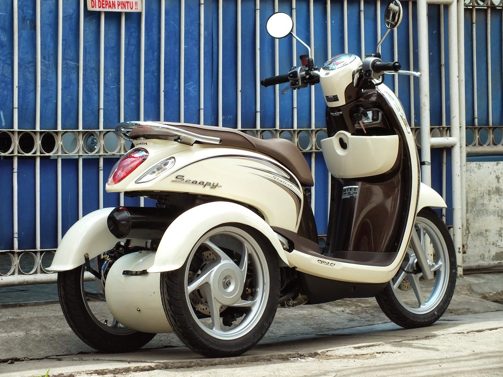 Oracle Modification Concept HONDA SCOOPY FI Roda 3 