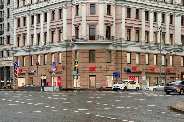 Тверской бульвар, Тверская улица, Пушкинская площадь, H&M