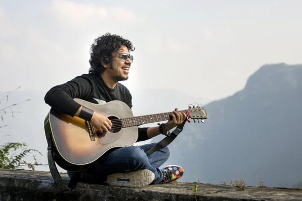 Mon Mur Uri Gusi Jai (মন মোৰ উৰি গুচি যায়) - Lyrics | Angaraag Mahanta ( Papon)