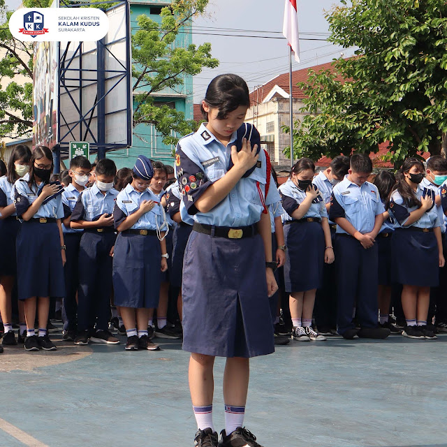 SMP Kristen Kalam Kudus Surakarta Gelar Upacara Bendera dalam Rangka Hari Pahlawan