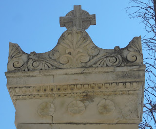 το ταφικό μνημείο του Ιωάννη Κοκκώνη στο Α΄ Νεκροταφείο των Αθηνών