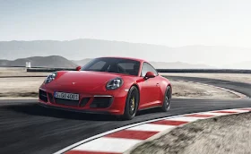 Лидер Porsche 911 GTS