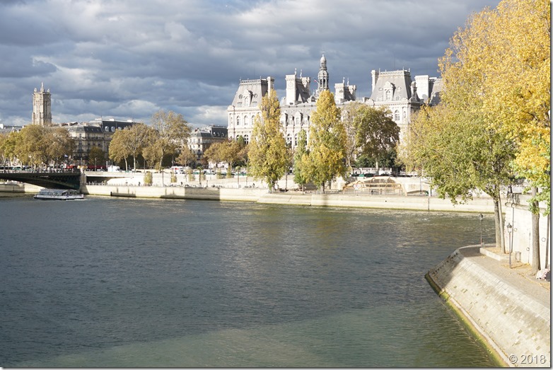 paris hotel de ville 110618 00000