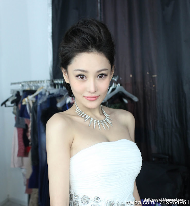 Viann Zhang Xinyu (张馨予) Viann Zhang Xinyu (张馨予)