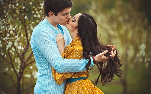 Romantic Love Couple Hugging & Kissing Profile Picture