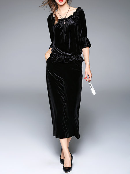 https://www.stylewe.com/product/black-casual-two-piece-off-shoulder-velvet-jumpsuit-78500.html