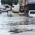 Chuva alaga avenidas e Defesa Civil é acionada após abertura de cratera em Natal