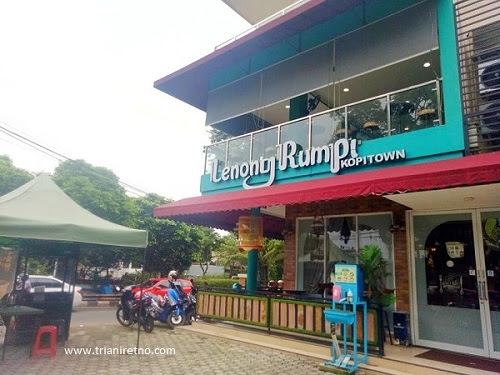 Mampir Ngadem di Lenong Rumpi KopiTown