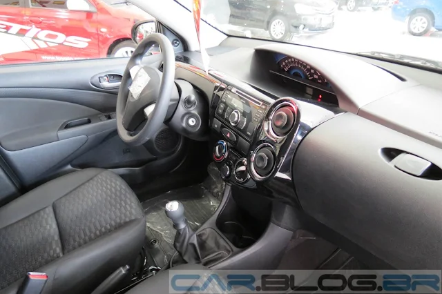 Toyota Etios 2014 Hatch XS - interior