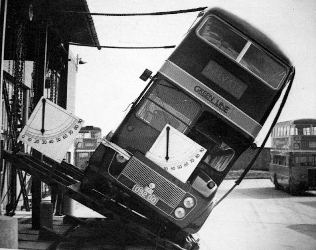 Pruebas de inclinación autobuses de Londres en los años 40