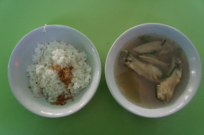 Nasi dan Sayap Ayam di Sop Ayam Pak Min