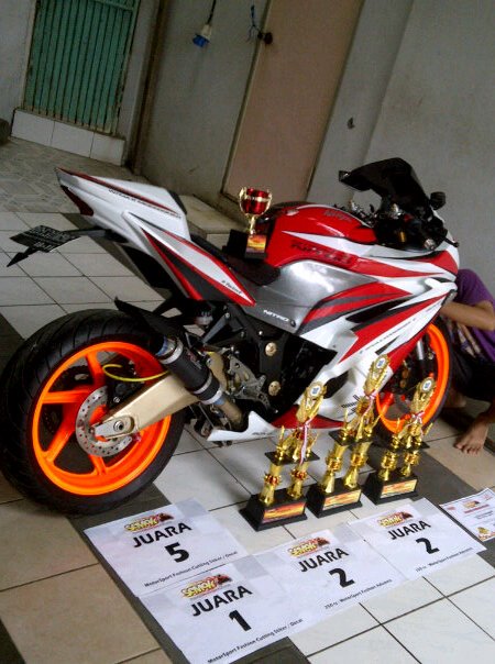  MOTOR  NINJA 250 CHAMPION CUTTING  STICKER  JAKARTA
