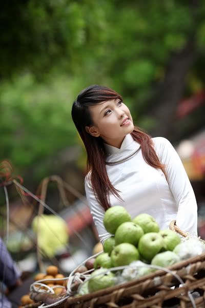 Vietnam-beautiful-girl-in-ao-dai