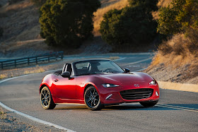 Front 3/4 view of 2016 Mazda MX-5 Miata