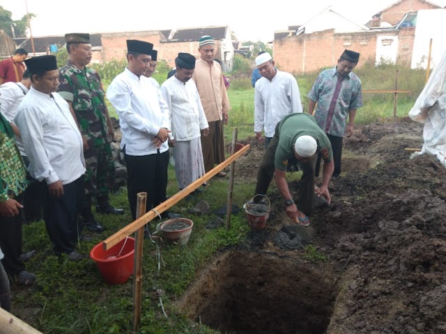 SHOLAT SUBUH BERJAMAAH DILANJUTKAN PELETAKAN BATU PERTAMA REHAB MASJID MULYO WINARSO