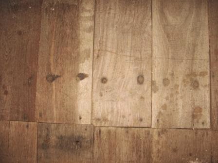 RUMAH KAIL Pemasangan lantai  kayu 