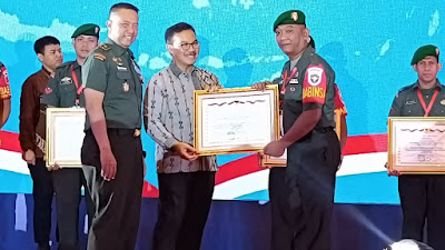 Babinsa Kodim 0104/Aceh Timur Wakili Kodam Iskandar Muda Terima Penyerahan Apresiasi Program Bangga Kencana dan Penurunan Stunting.