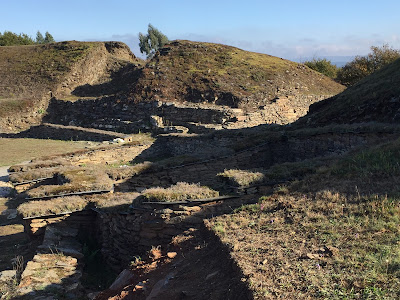 Hispania: Viladonga hill-fort  by E.V. Pita (2017)  / Link: https://archeopolis.blogspot.com/2017/10/hispania-viladonga-hill-fort-castro-de.html  / Castro de Viladonga (Castro de Rei)  por E.V. Pita (2017)