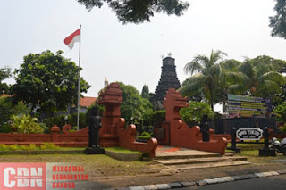 Gapura Anjungan Jawa Timur Dengan Patung Kembarnya