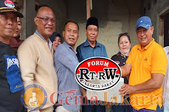 Ketua Forum RT-RW Jakarta Barat, H.Rustam Effendi, S.Pd, MM, Berikan Bantuan Pada RW.03 Kelurahan Angke