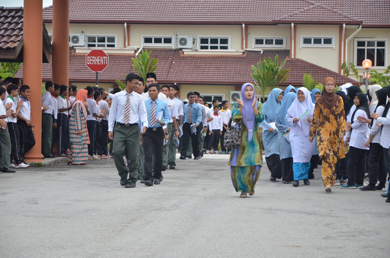 Semoga Beroleh Kejayaan Cemerlang, Prodigy ~ Sekolah 