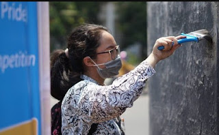 7 Cara Praktis Hilangkan Bau Cat Dinding yang Menyengat dan Bikin Pusing. Awas, Ada Racunnya