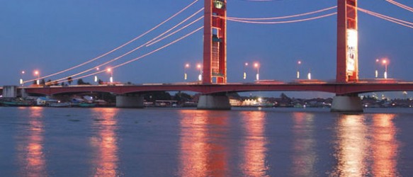 Palembang Dihebohkan Foto Menara Jembatan Ampera Miring 