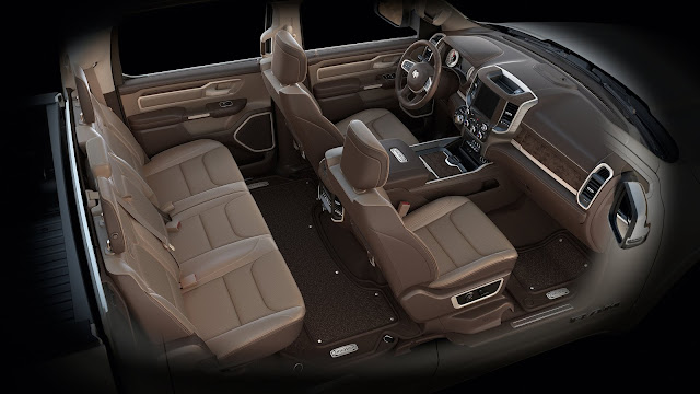 Interior view of 2019 Ram 1500 Longhorn Crew Cab 4X4