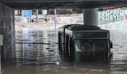   Μετά από βροχή λίγων ωρών «πνίγηκε» και σταμάτησε να λειτουργεί η πρωτεύουσα της χώρας, όπως αντίστοιχα πνίγηκαν τόσες άλλες περιοχές στην...