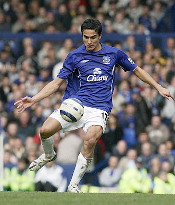 Tim Cahill Football Photos