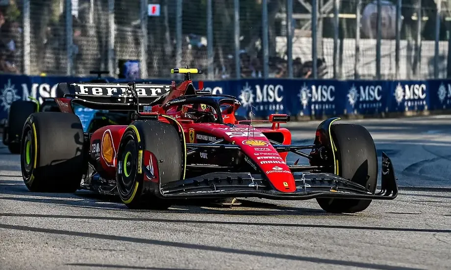 Carlos Sainz conquista la pole del gran premio di Singapore 2023