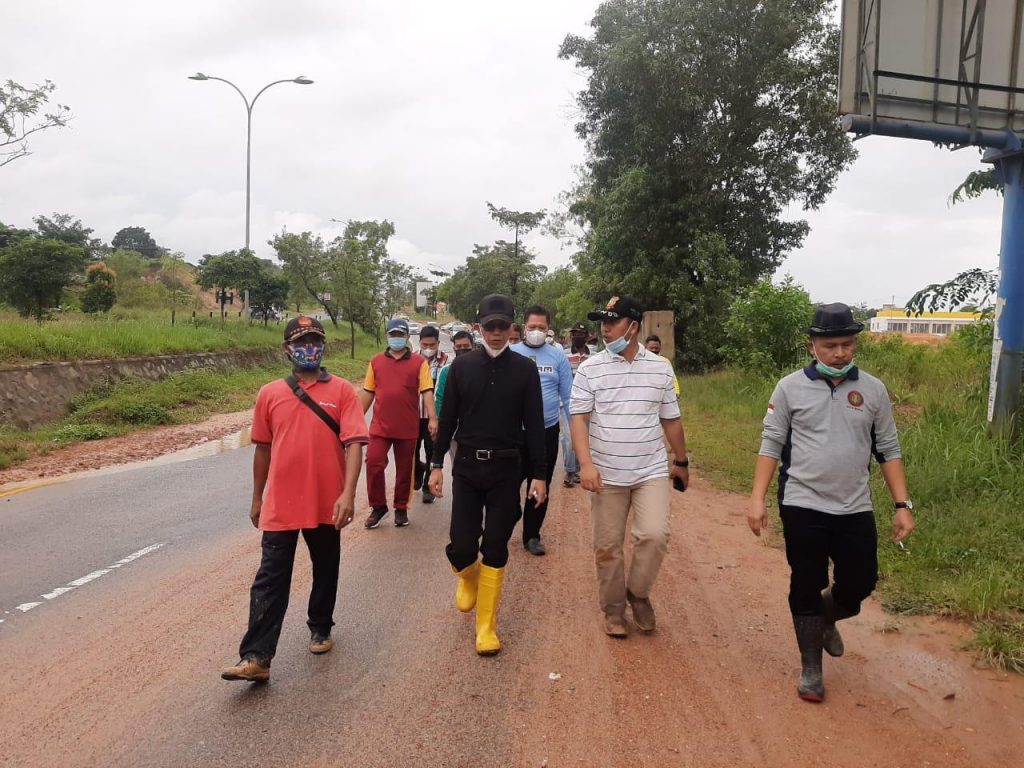 Wakil Walikota Batam Turun Ke Lokasi Gotong Royong yang Digelar Pemko Bersama FKPD Batam