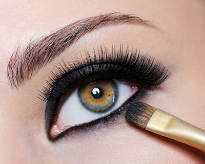 how to apply liquid eyeliner to lower lid