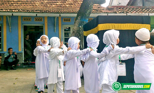 latihan manasik haji RA Muslimat NU Kudus 