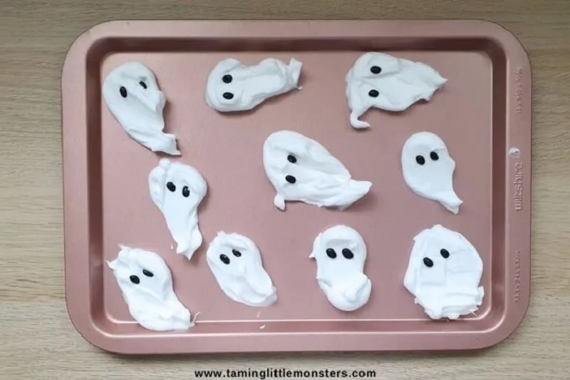 frozen ghosts sensory play tray.