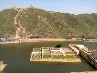 garden-in-the-lake-amer-fort