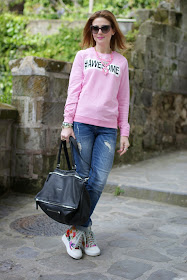 Awesome sweatshirt, Givenchy Pandora bag, Ruco Line Nicy sneakers, Fashion and Cookies, fashion blogger