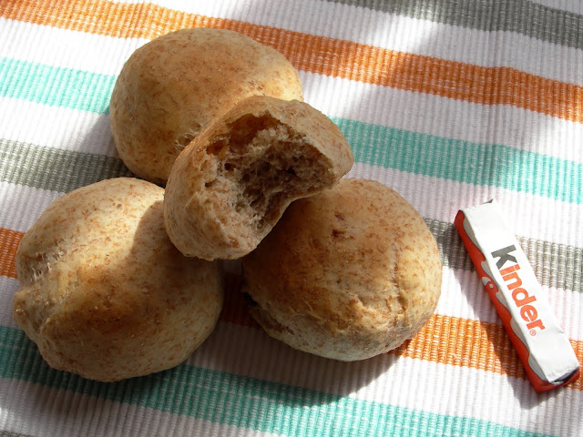 Bollitos de leche con salvado de trigo y kinder chocolate