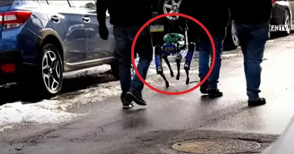 Ρομπότ μαζί με αστυνομικούς για έφοδο σε σπίτια - «Είναι τρομακτικό» καταγγέλλουν κάτοικοι (βίντεο)