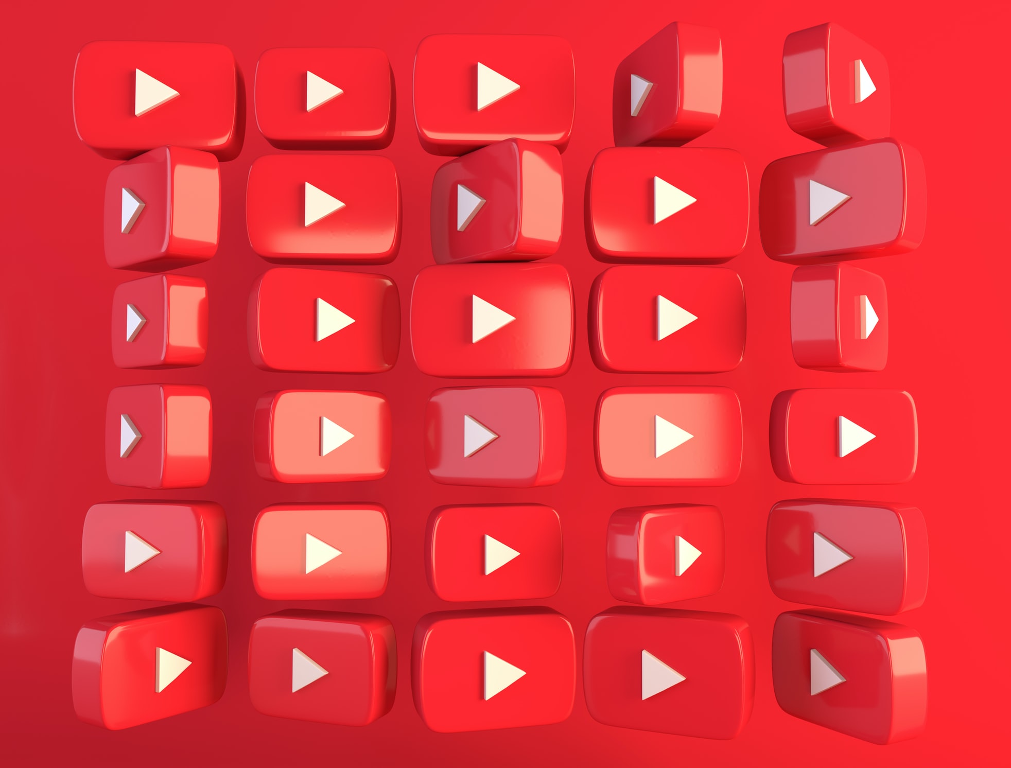 YouTube maakt een nieuw project voor videomakers dat alleen op uitnodiging kan worden uitgenodigd, om hen te helpen beter wortel te schieten door korte films te vertonen op het platform / de wereld van digitale informatie