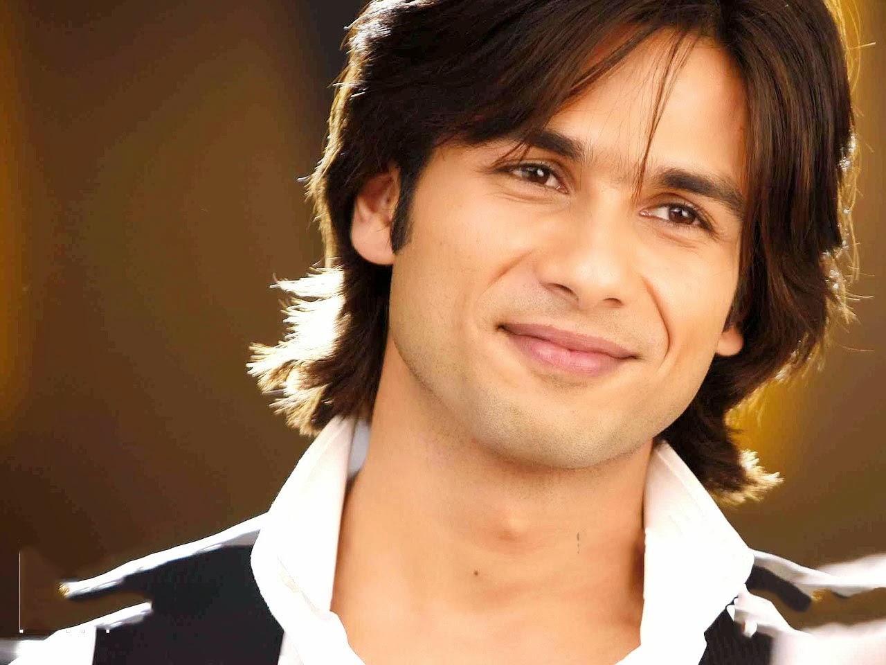 Cool Handsome Shahid Kapoor Pictures And Wallpapers