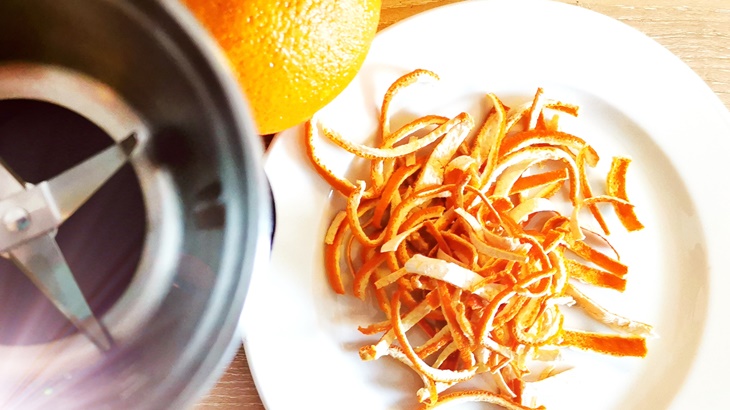 getrocknete Orangenschalfe zur Herstellung von Orangenpulver