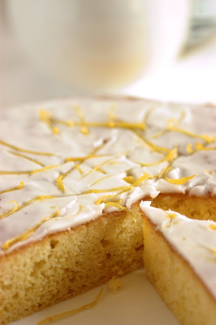 Torta con glassa al limone